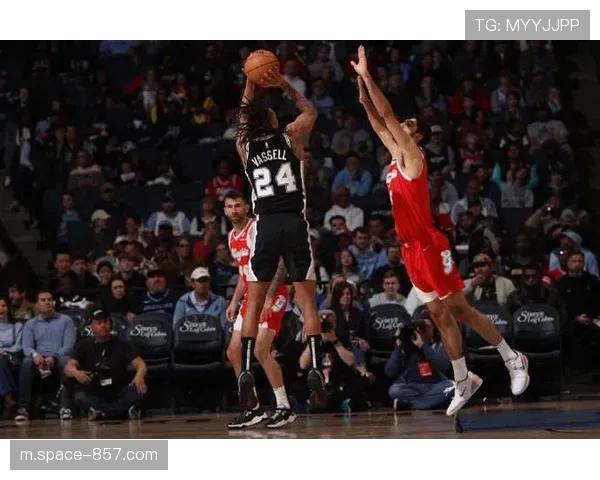 灰熊杰克逊与斯潘塞合砍42分，关键时刻制胜马刺