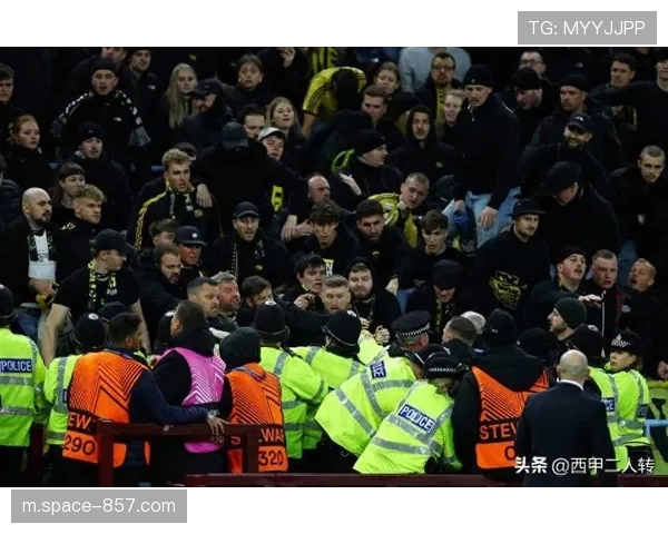 事件通讯：塞维利亚主场因球迷投掷杂物一度中断，西甲联盟启动调查程序